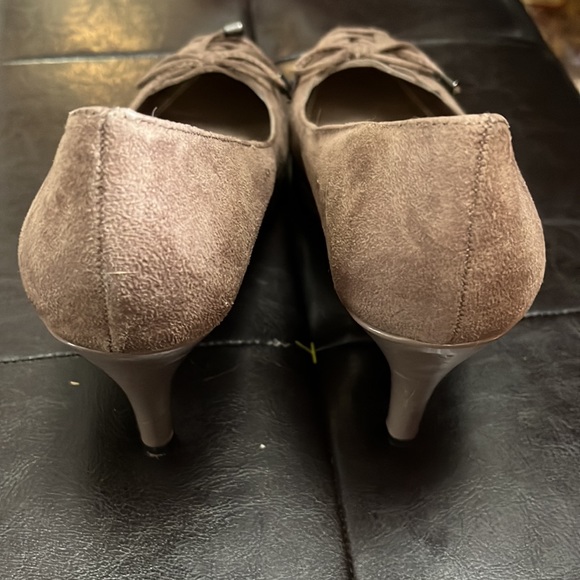 Coach and Four Suede Heels - Picture 6 of 7